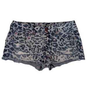 American Eagle Outfitters Blue and Red Leopard Jean Shorts | EUC | Shortie